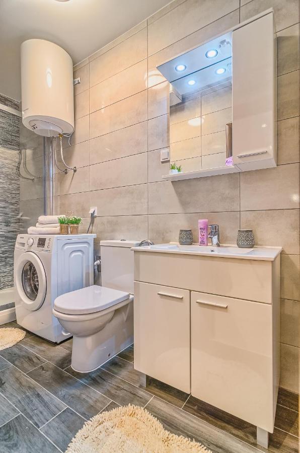 Silver Luxury Пула Екстериор снимка