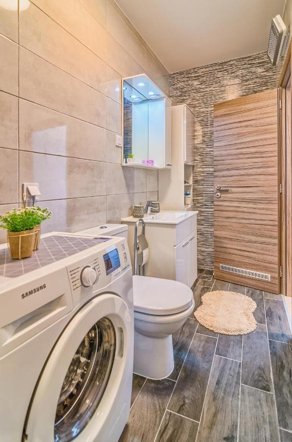 Silver Luxury Пула Екстериор снимка